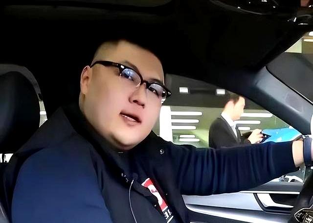 网红猴哥真摊上事了、前妻曝光离婚内幕，内涵男方不行一年不同居