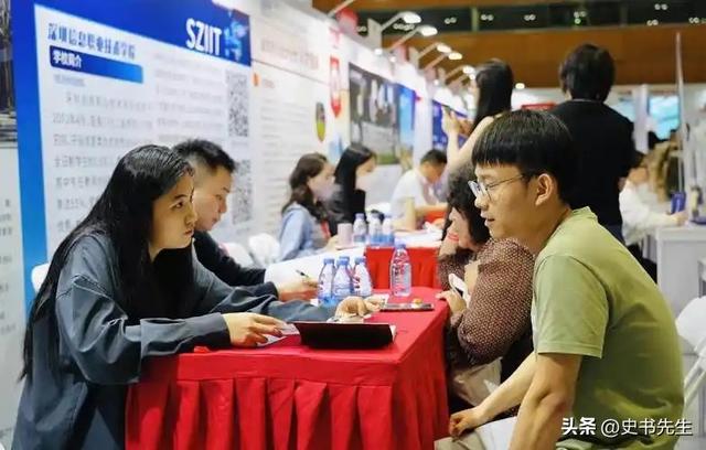 叛逃中国！年薪600万的华为高管，美籍身份被扒后，更多猛料曝光