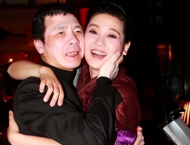 冯小刚：年轻时管不住下半身，如今让18岁的养女买了单，他后悔吗