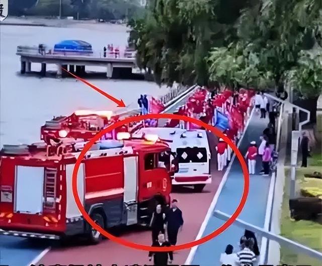 反转！老年暴走团挡道120被全网骂惨，警方介入，律师：车应让人