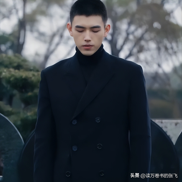 长得太美被导演占为己有，4年后生下大明星儿子，17岁就成男一号