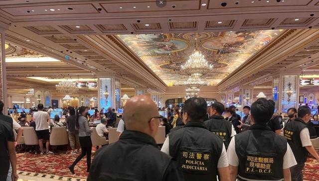 赌客赢80万，全程陪赌的澳门“扒仔”要求分20万，被拒后暴力抢夺
