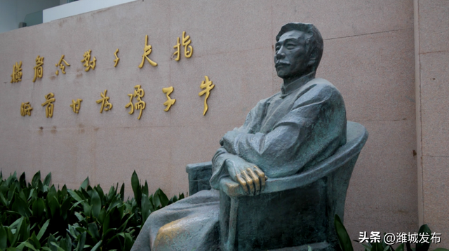 “鲁迅夹烟”，该“灭”吗？