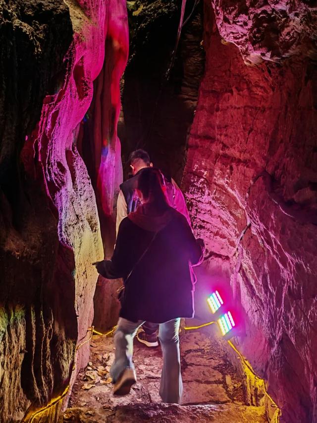 元旦裂谷江湖行，银票好礼兑不停！熊耳山NPC沉浸式互动演艺等你来闯！