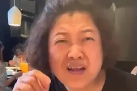 东北大妈火力全开，吐槽西湖醋鱼难吃！杭州市民不干了！图片