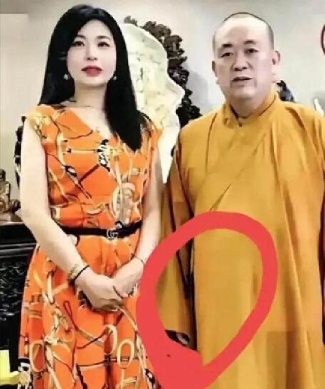 释方丈“塌房”后，48岁央视女主持被牵连，两人曾谈笑风生