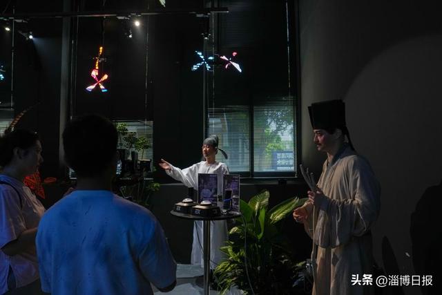 北京首家机器人主题餐厅来了！记者实探“色香味”