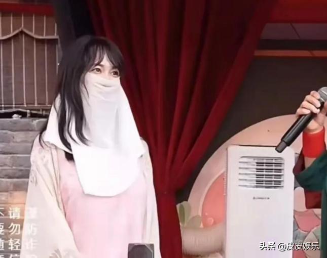 女子相亲彩礼要1000万,王婆现场翻脸,真实面目曝光,网友喊封杀(图6) 女子相亲彩礼要1000万,王婆现场翻脸,真实面目曝光,网友喊封杀(图6)