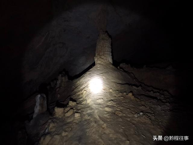 探险贵州深山原始溶洞，遇见一个躲匪洞、一座红军坟
