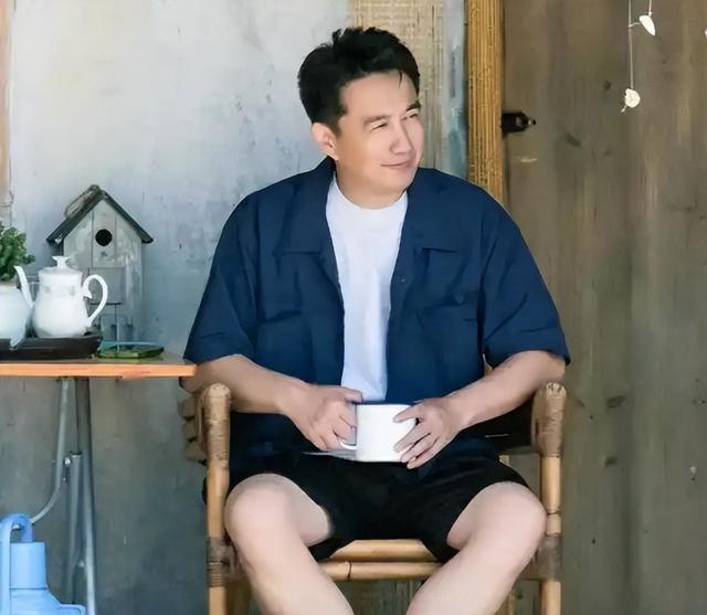 四天曝3个瓜！戴呼吸机、离婚、周慧敏肉软会玩，一个比一个意外