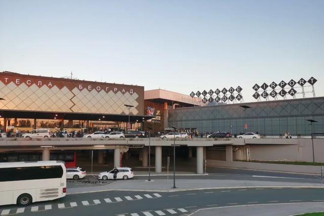 塞尔维亚，老贝城的圣萨瓦大教堂，马赛克壁画把金色用到极致典雅