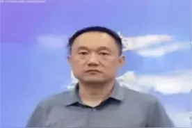路庆峰，尽快投案自首！图片