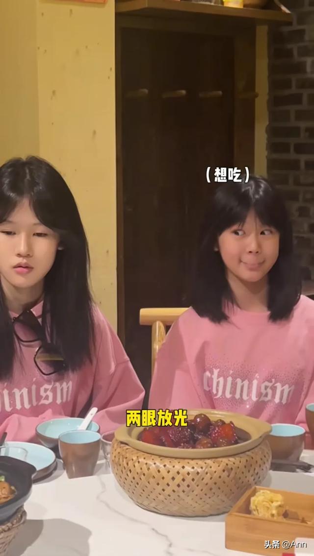 陆毅一家逛完都江堰后打卡鳖有洞天吃甲鱼 小叶子两眼放光萌萌的！