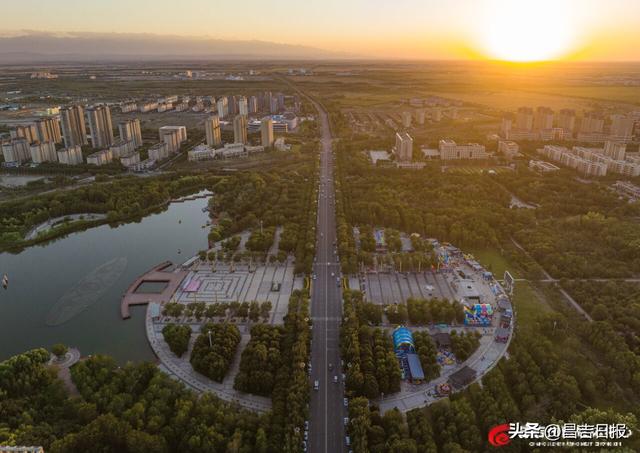 视觉·昌吉 | 3000余棵乔木+9万株灌木！奇台县这座公园成了城市“绿肺”