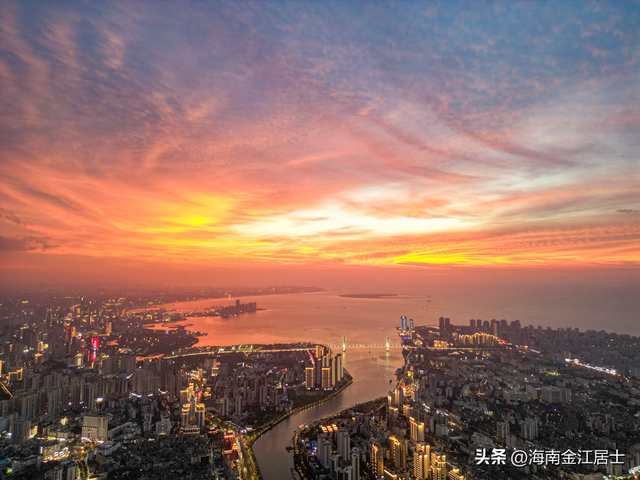 海口湾上空绝美的7月的晚霞（多图）