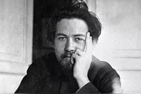 读懂了《装在套子里的人》，就读懂了成年人的悲哀图片