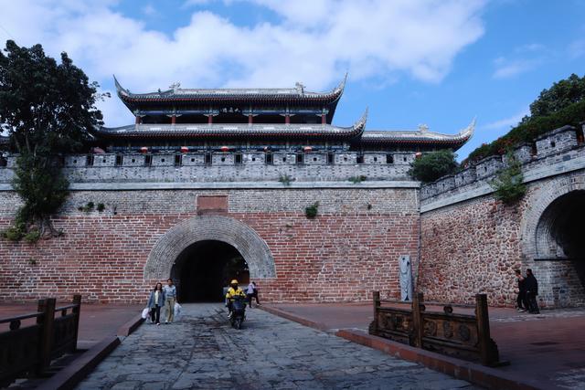 宝藏春城，冬季旅居圣地，物价低风景好，动车直达，比大理暖和