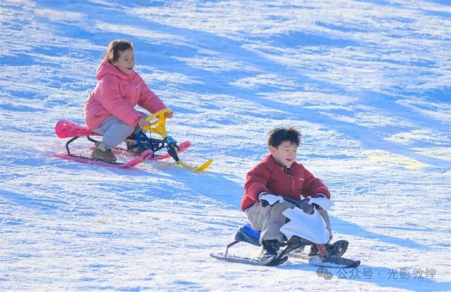 敦煌“童话雪乡”引客来