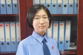 卫娜：做一颗坚硬的“小石子”图片