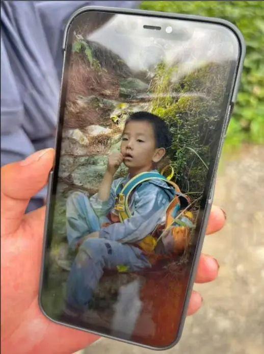 7岁男孩云南苍山失踪20多个小时，知情者称男童来自北京，所参加夏令营当天有7名儿童4名带队老师