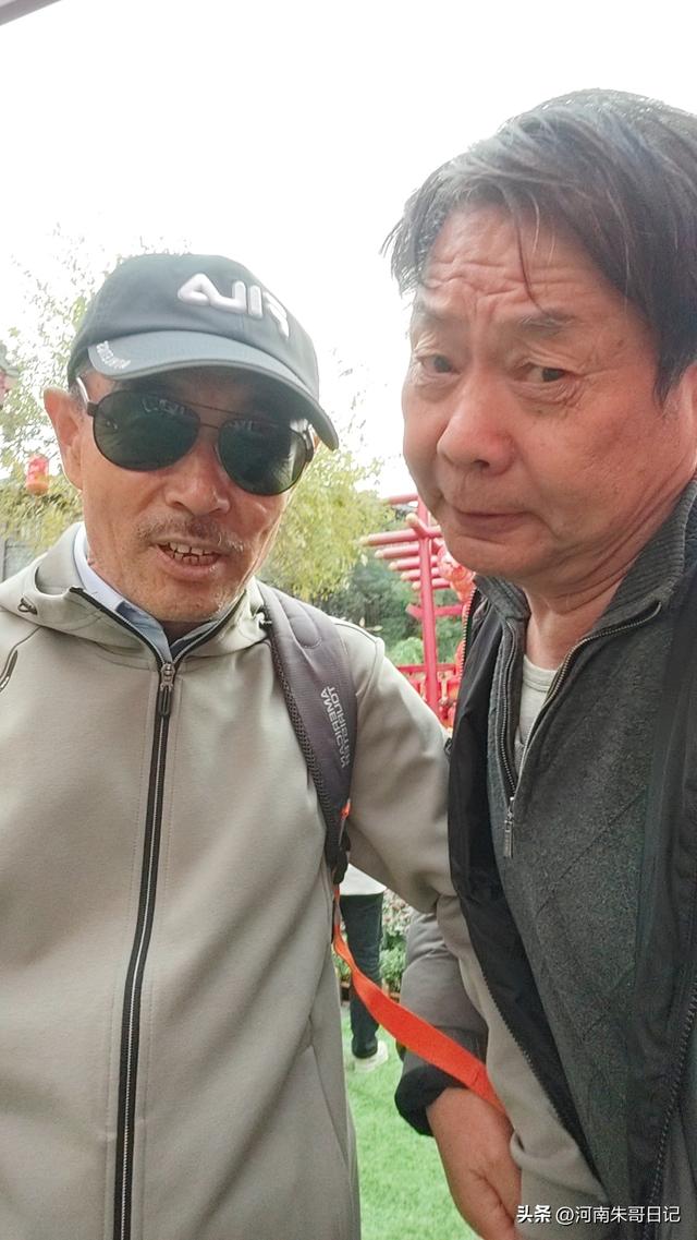 讲述我的写作故事43，《2025年开封赏菊记》。