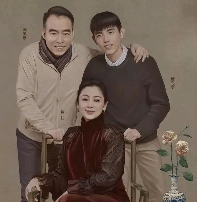 长得太美被导演占为己有，4年后生下大明星儿子，16就开始争光了