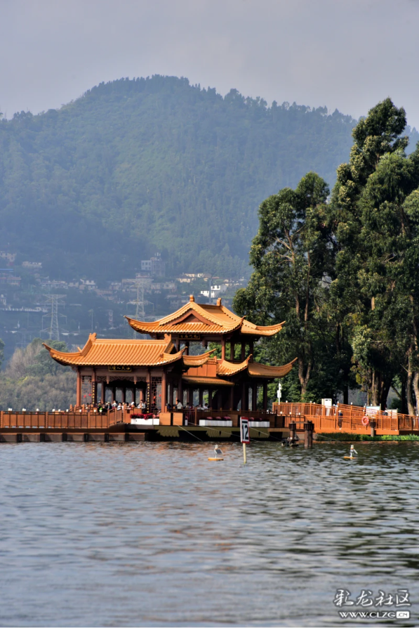 东风坝开合浮桥打个卡