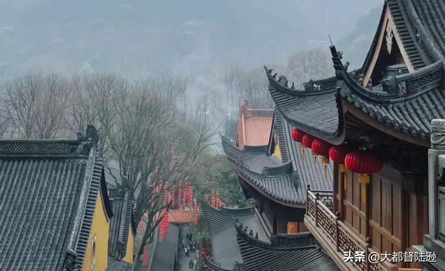 为什么景区都开始扎堆免门票了？他们到底是会亏本，还是赚更多？