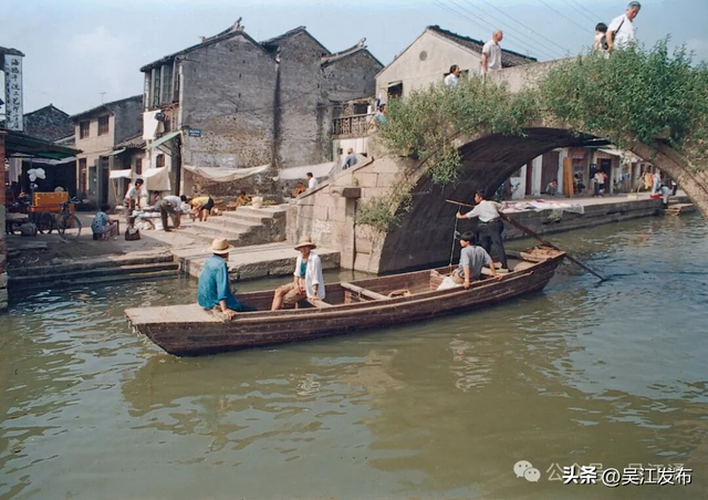 吴江人的_________ ，叫垂虹路 ！