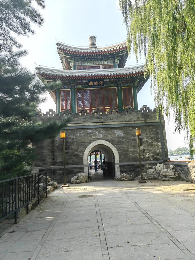 北京北海公园：五朝皇家园林！核心景区琼华岛周边美景。