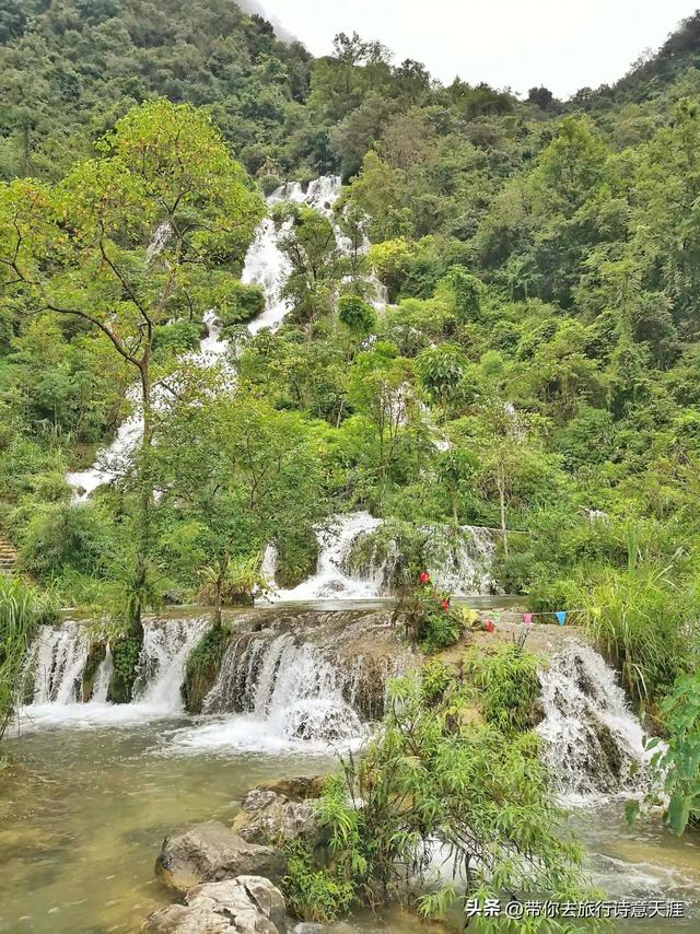 小七孔景区的瀑布和水石森林