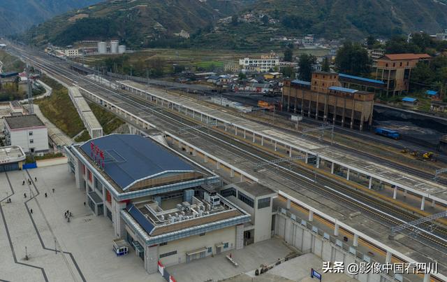 四川凉山：暂新的冕宁火车站