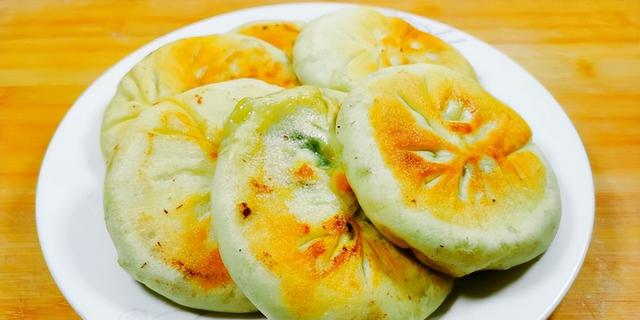 霜降后，萝卜白菜靠边站，多吃韭菜，鲜嫩营养又解馋，蒸包子真香