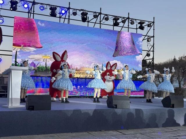 开园啦！去这里，看冰雪“七十二变”→