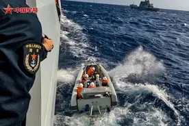 海空接力！千里救援患病水兵图片