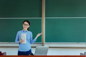 老教师工作量应该和年轻教师一样吗？专家解读图片