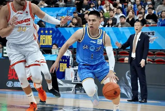 狂轰44+4+9！首钢双枪无解模式，顶薪中锋4中0，不如老将砍8+8！