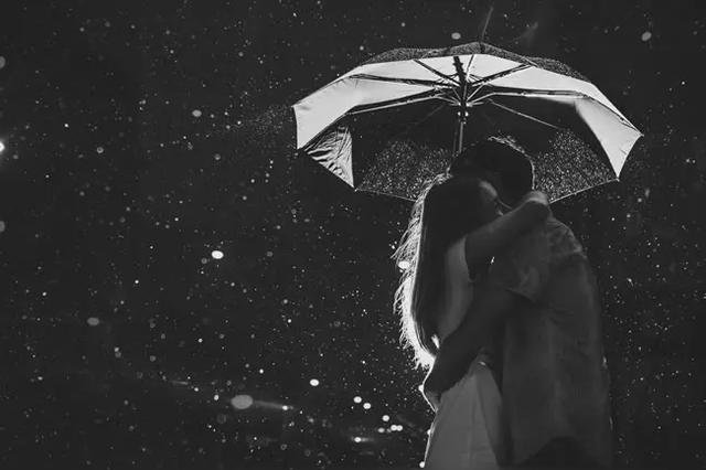 雨中听秋