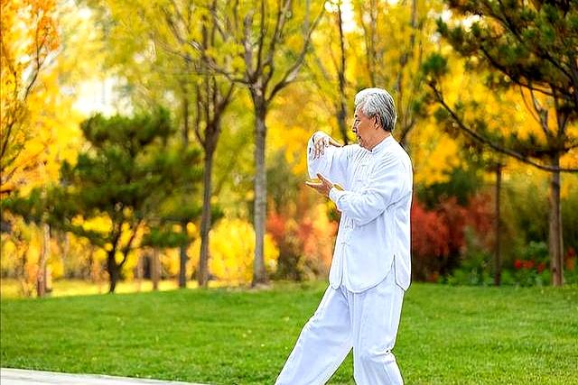 心脏健不健康	，运动先知？医生：心脏不好的人，运动常有3种反常