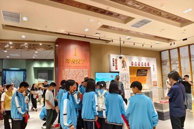 青春十一 文旅共赏丨博物馆里感受“诗韵新生”