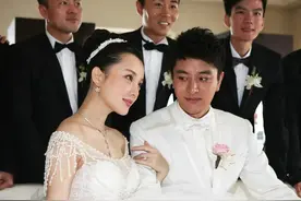 重温贾乃亮李小璐的婚礼，满眼都是对方和爱意，甜蜜再忆图片