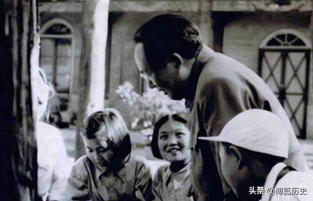 1981年李敏病倒后独自住院，秦基伟得知后下令：把孔令华调到北京