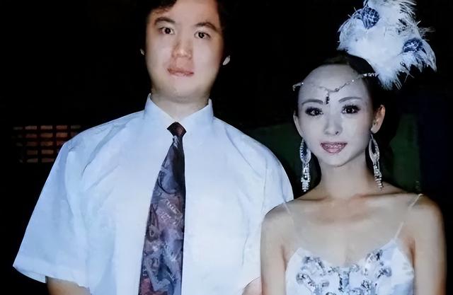 当年千手观音的聋哑人领舞，被富商苦追8年，她如今成了这副摸样
