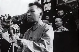 1935年遵义会议上，凯丰大骂毛主席不会打仗，他最后的结局如何？图片