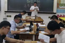 “终于有人关心我了”，高考出题人“假期”结束，考完一门放一个图片