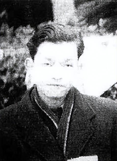 他出卖20多名同志，失去价值后被枪决，临行前却高呼：共产党万岁