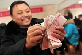 一大爷退休金3500,回乡养老看到村里老人的生活状态后,不敢躺平了图片