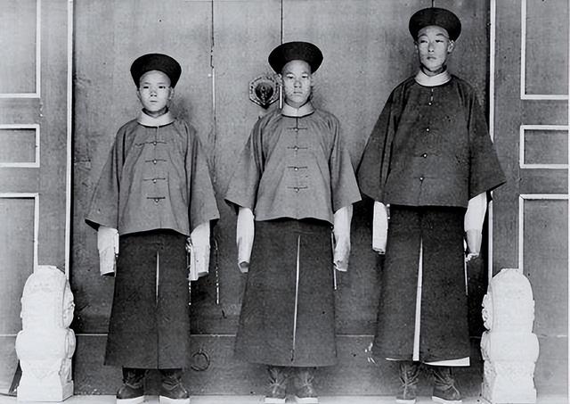 古代太监净身到底是割蛋还是割鸡？他们说话的声音真的是娘娘腔？