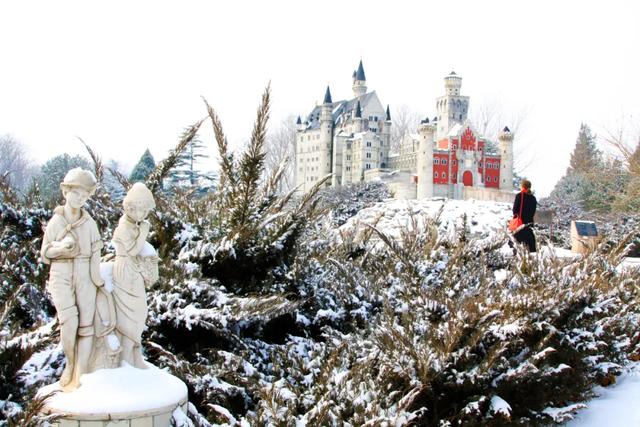 白天环游世界+夜晚解锁非遗彩灯，享受双重浪漫！