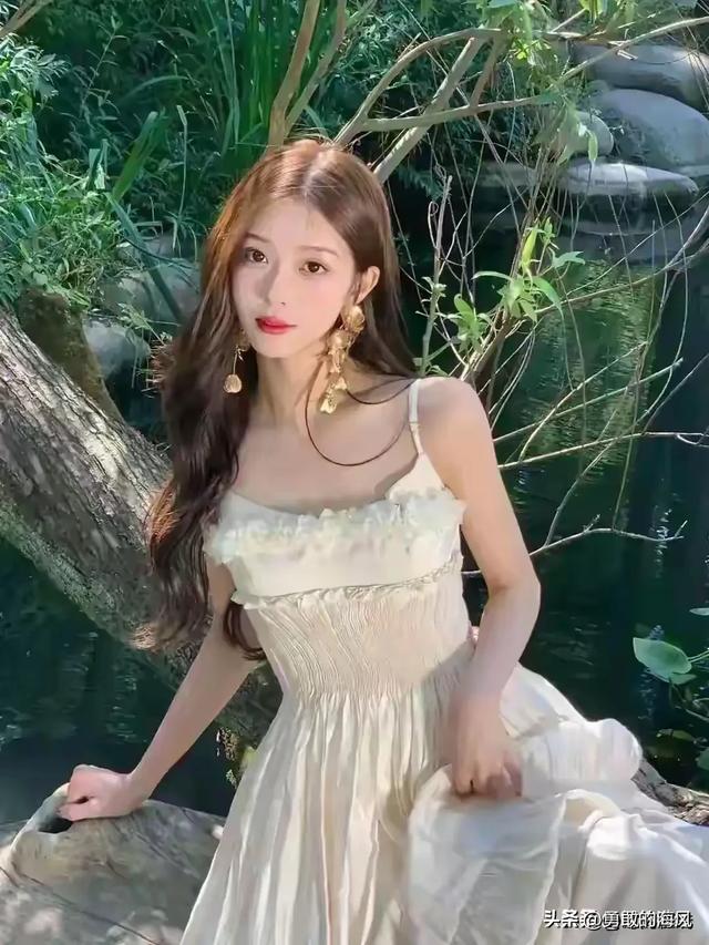 河北邯郸一校花仙姿玉色，堪称上帝吻过的容颜，美得让人移不开眼